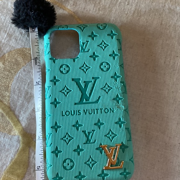 Authentic Louis Vuitton phone cases - Picture 6 of 16